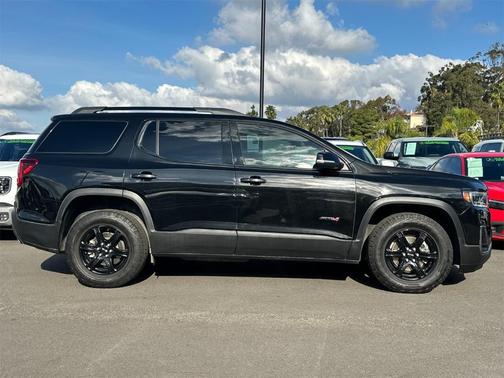 2023 GMC Acadia AT4
