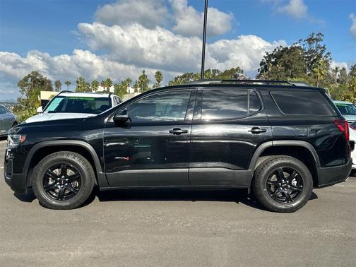 2023 GMC Acadia AT4