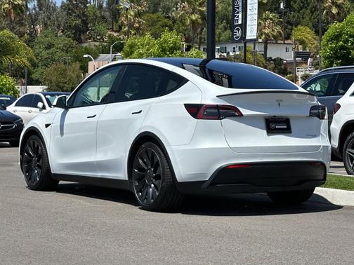 Pearl White Multi 2022 Tesla Model Y Performance