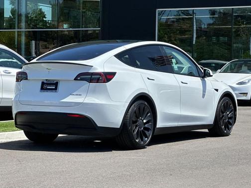 Pearl White Multi 2022 Tesla Model Y Performance