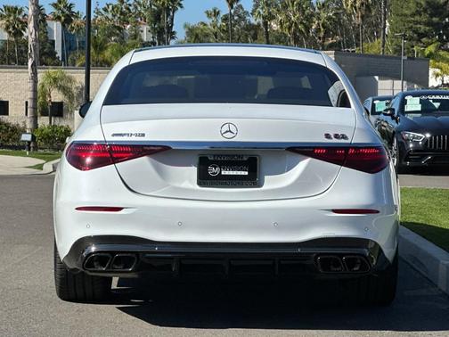 MANUFAKTUR Moonlight White Metallic 2024 Mercedes-Benz AMG S 63 E Base