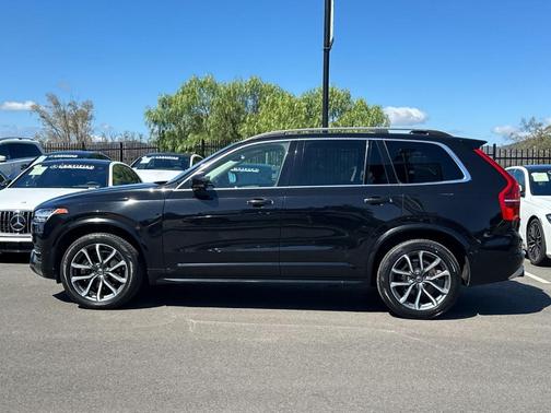 Onyx Black Metallic 2019 Volvo XC90 T5 Momentum