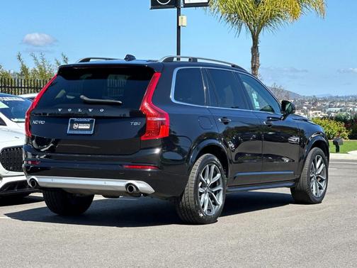 Onyx Black Metallic 2019 Volvo XC90 T5 Momentum