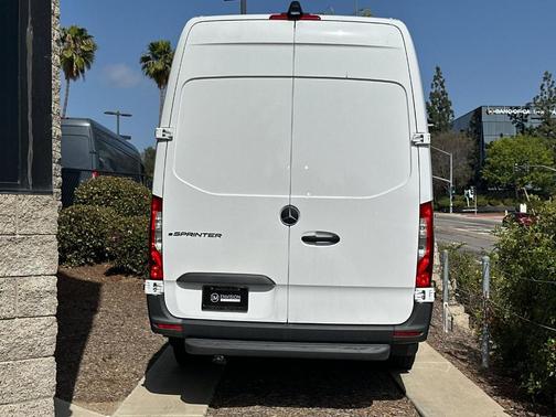 Arctic White 2025 Mercedes-Benz eSprinter 2500 170 WB High Roof Cargo