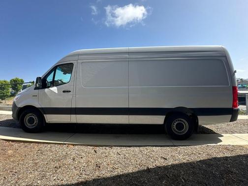 Arctic White 2025 Mercedes-Benz eSprinter 2500 170 WB High Roof Cargo