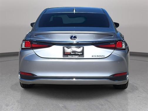 2022 Lexus ES 300h Ultra Luxury