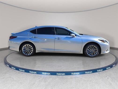 2022 Lexus ES 300h Ultra Luxury