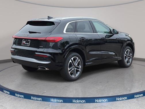 Mythos Black Metallic 2026 Audi Q5 Premium TFSI quattro S tronic