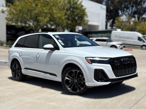 2025 Audi Q7 55 Premium Plus