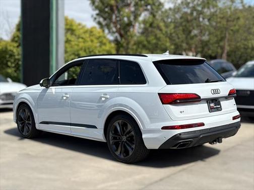 2025 Audi Q7 55 Premium Plus