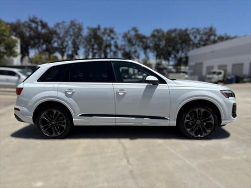 2025 Audi Q7 55 Premium Plus