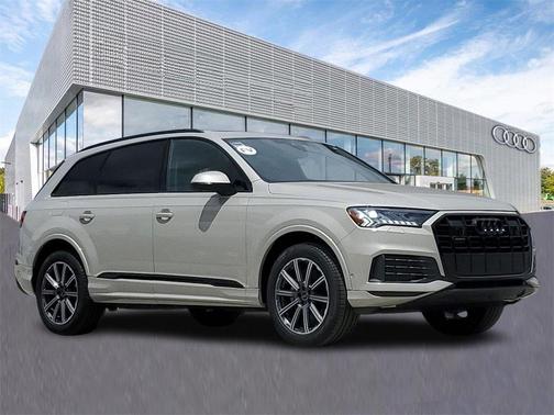 2024 Audi Q7 45 Premium Plus