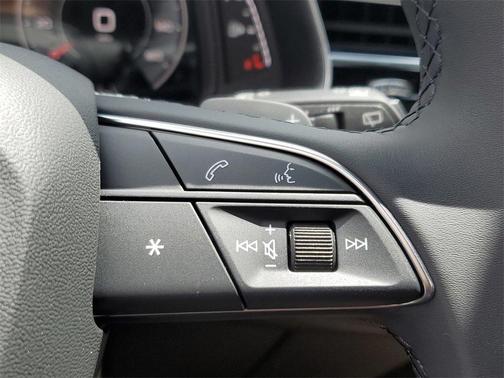 2024 Audi Q7 45 Premium Plus