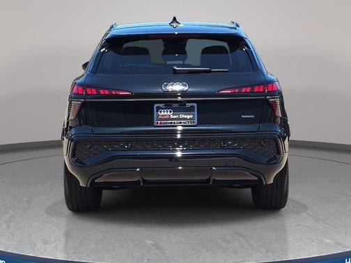 Mythos Black Metallic 2026 Audi Q3 TFSI quattro S tronic
