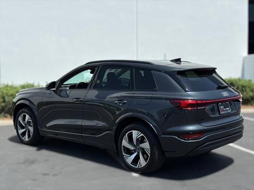 2025 Audi Q6 e-tron Premium Plus quattro