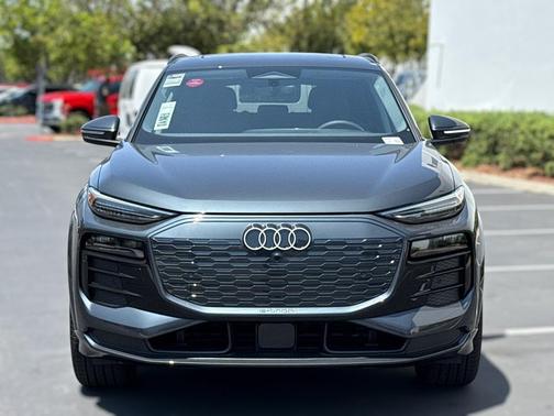 2025 Audi Q6 e-tron Premium Plus quattro
