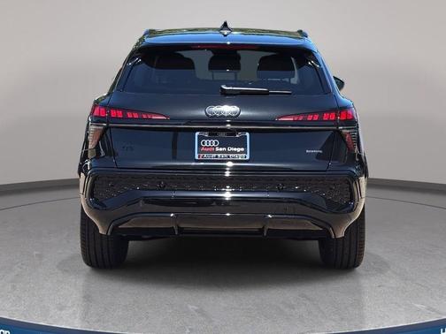 Mythos Black Metallic 2026 Audi Q3 TFSI quattro S tronic