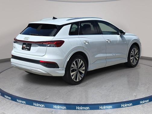 Glacier White Metallic 2023 Audi Q4 e-tron Premium Plus 40 RWD