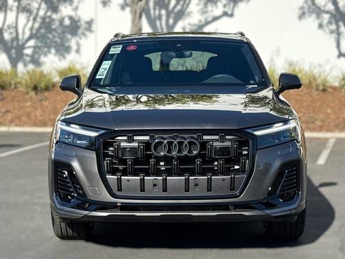 2025 Audi Q7 55 Premium Plus
