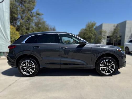 2025 Audi Q5 Premium