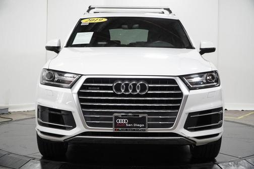 Photo 2 of 33 of 2019 Audi Q7 55 Premium