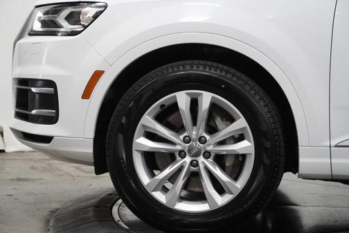 Photo 5 of 33 of 2019 Audi Q7 55 Premium