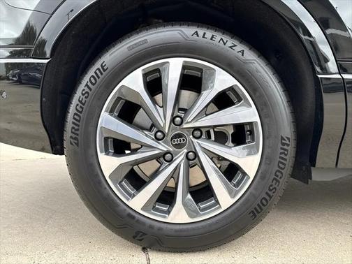 2025 Audi Q6 e-tron Premium quattro