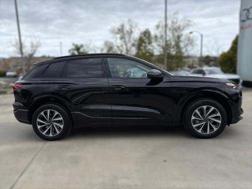 2025 Audi Q6 e-tron Premium quattro