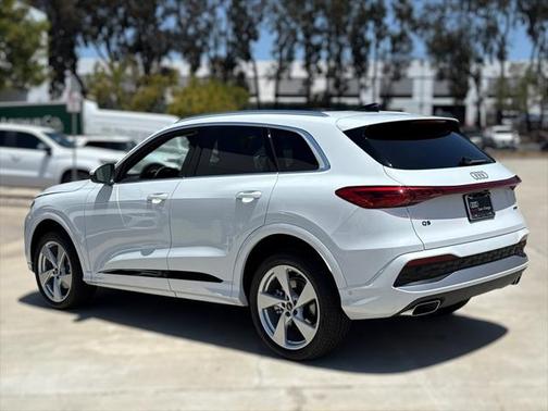2025 Audi Q5 Premium Plus