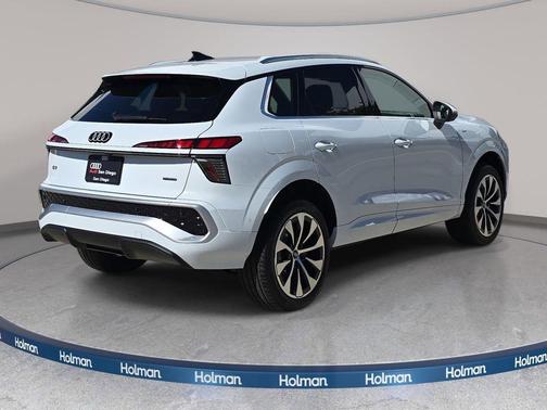 Glacier White Metallic 2026 Audi Q3 S line