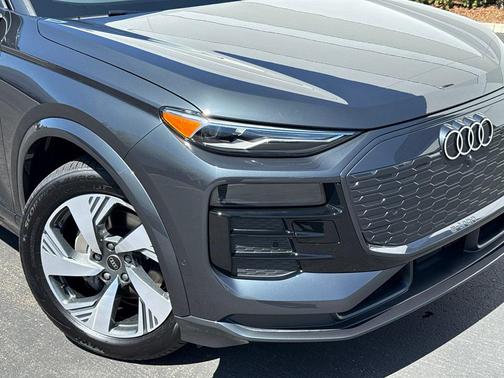 2025 Audi Q6 e-tron Premium quattro