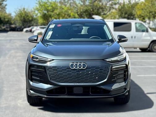 2025 Audi Q6 e-tron Premium quattro