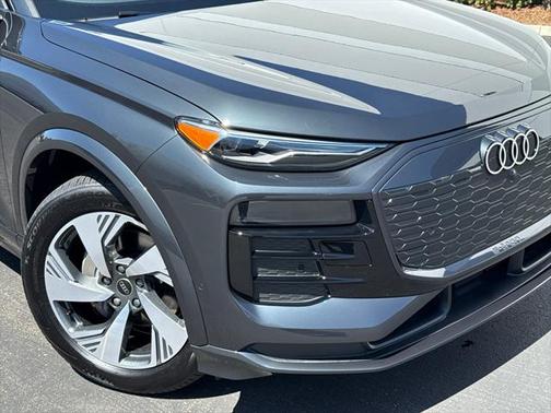 2025 Audi Q6 e-tron Premium quattro