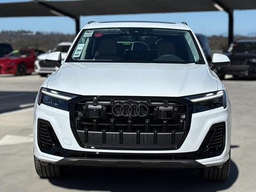 2025 Audi Q7 55 Premium Plus