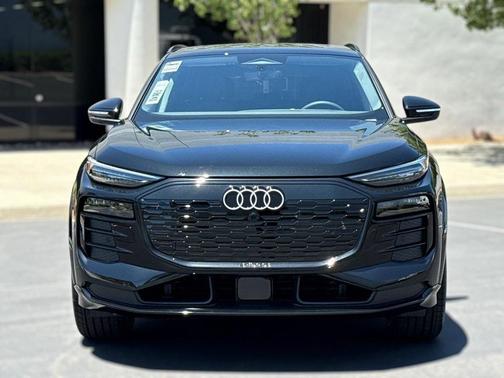 2025 Audi Q6 e-tron Premium Plus quattro