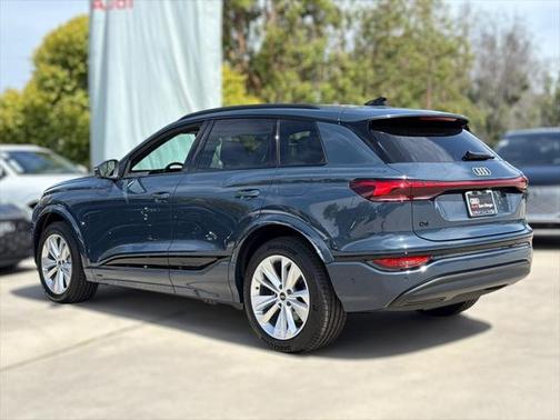 2025 Audi Q6 e-tron Premium
