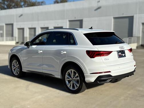 2025 Audi Q3 Premium 45 TFSI S line quattro Tiptronic