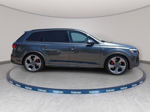 Daytona Gray Pearl Effect 2026 Audi Q7 55 Prestige