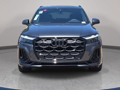 Daytona Gray Pearl Effect 2026 Audi Q7 55 Prestige