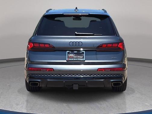 Daytona Gray Pearl Effect 2026 Audi Q7 55 Prestige