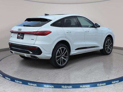 Glacier White Metallic 2026 Audi Q5 Sportback Premium Plus TFSI quattro S tronic