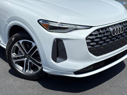 2025 Audi Q5 Premium