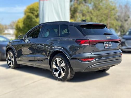 2025 Audi Q6 e-tron Premium Plus quattro