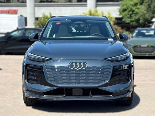 2025 Audi Q6 e-tron Premium Plus quattro