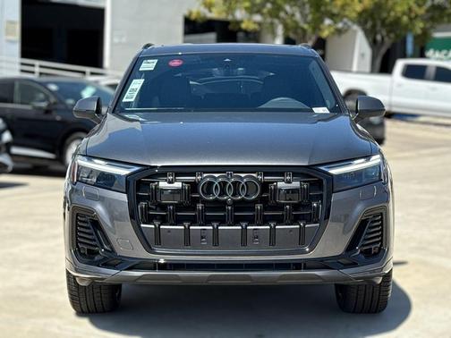 2025 Audi Q7 45 Premium Plus