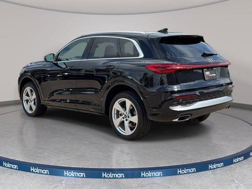 Mythos Black Metallic 2025 Audi Q5 Premium Plus TFSI quattro S tronic
