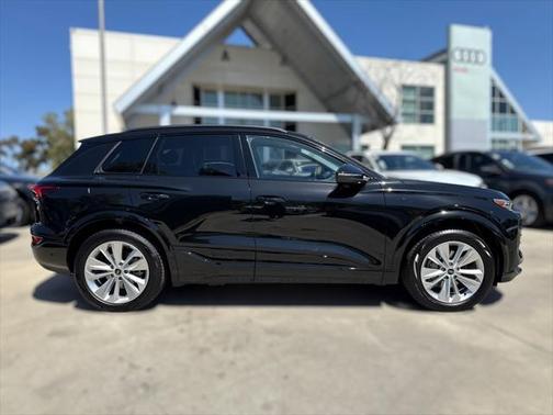 2025 Audi Q6 e-tron Premium Plus
