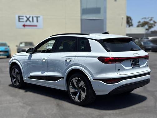 2025 Audi Q6 e-tron Premium Plus quattro