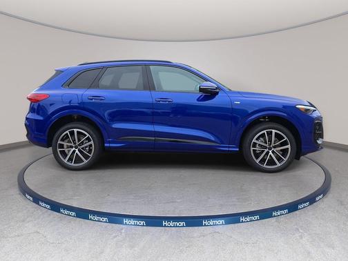 Ultra Blue Metallic 2026 Audi Q5 Premium Plus TFSI quattro S tronic