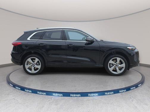 Mythos Black Metallic 2026 Audi Q5 Premium Plus TFSI quattro S tronic